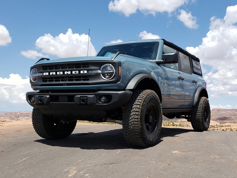 Blue 5-seat Bronco for rent